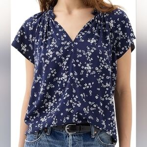 GAP navy white floral splitneck flutter sleeve top Size: L